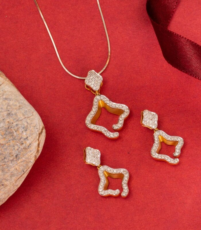 The split spade pendant set