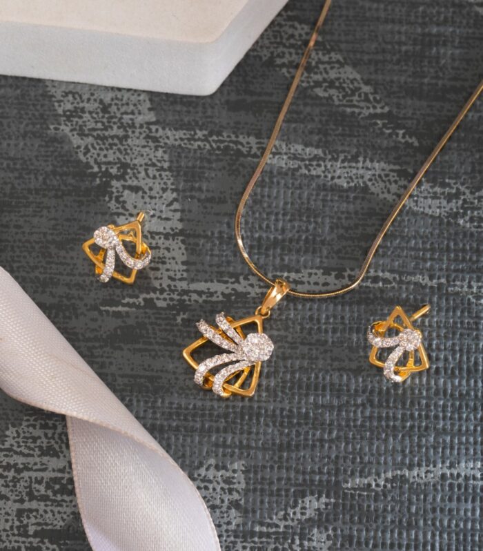 Tri Backswerve Pendant set