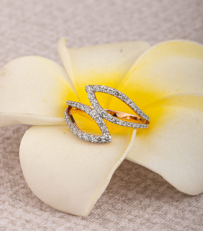 Crossover Leaves Band Ring