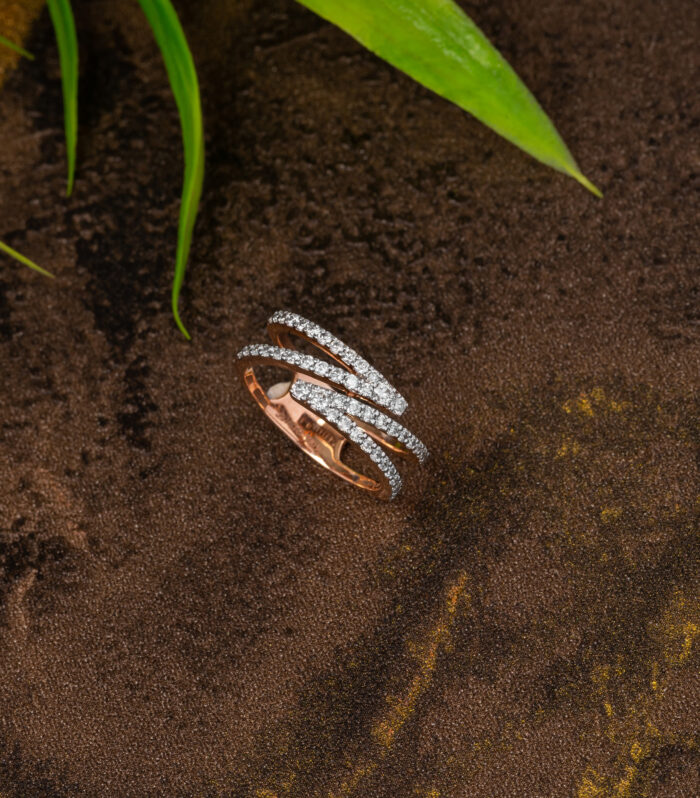 Cross Over Point Band Ring