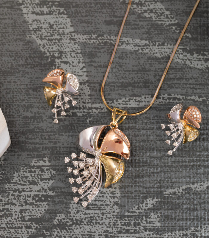 OUTWARD TRI LEAF PENDANT SET